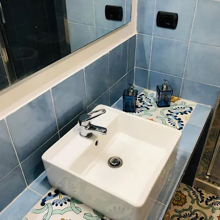 Domus 25 לינה וארוחת בוקר 4*