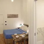 Domus 25 Bed and breakfast
