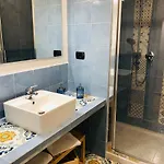 Domus 25 Bed and breakfast 4*